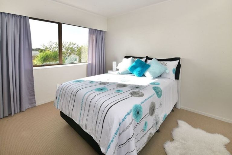 Photo of property in 3 Elgin Place, Red Beach, 0932