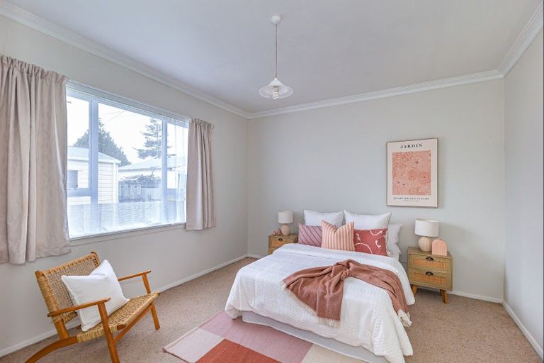 Photo of property in 1 Quinn Road, Levin, 5510