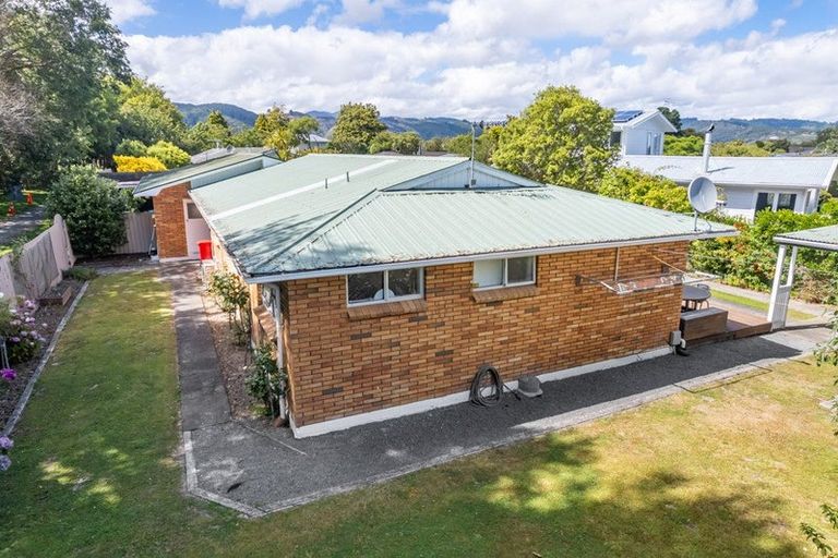 Photo of property in 2/22 Burns Grove, Trentham, Upper Hutt, 5018