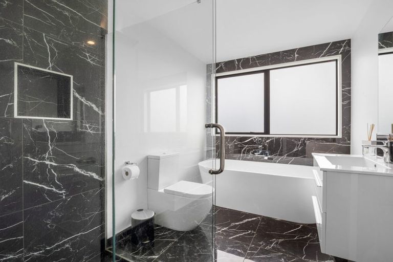 Photo of property in 1 Challow Court, Rolleston, 7615