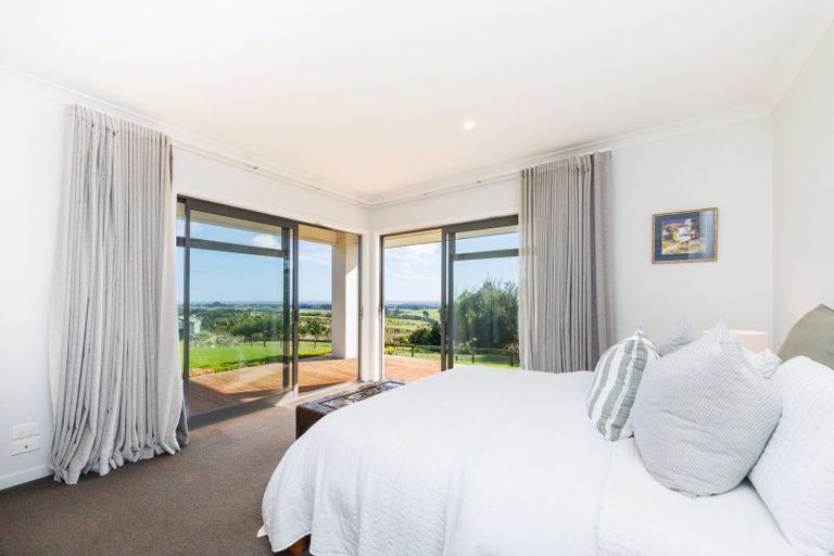 Photo of property in 12 Fleetwood Lane, Turitea, Palmerston North, 4472