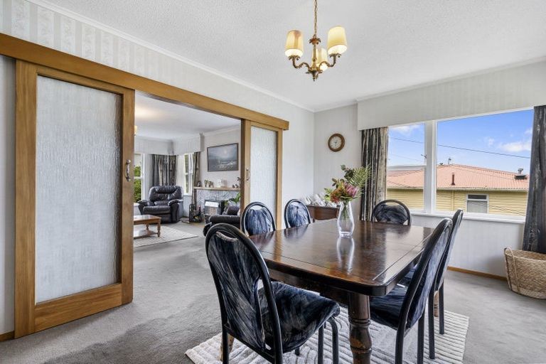 Photo of property in 40 Saint Johns Terrace, Tawa, Wellington, 5028