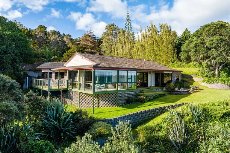 Photo of property in 20 Manganese Point Road, Tamaterau, Whangarei, 0174