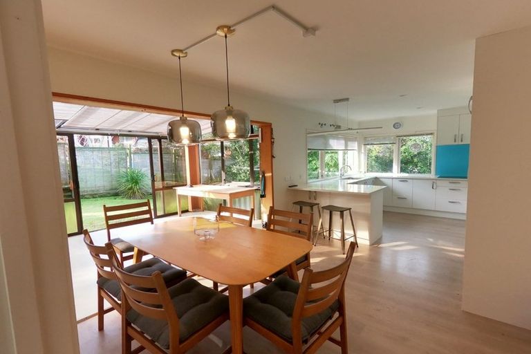 Photo of property in 15 Gretel Place, Hillcrest, Auckland, 0627
