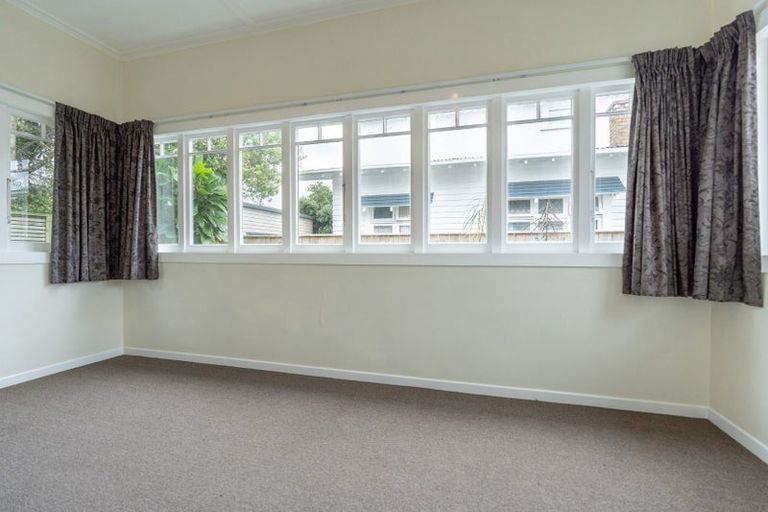 Photo of property in 24 Aroha Street, Takaro, Palmerston North, 4410