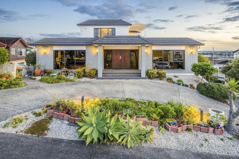 Photo of property in 22 Mccahill Views, Botany Downs, Auckland, 2010