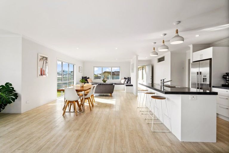 Photo of property in 76 Stace Hopper Drive, One Tree Point, 0118