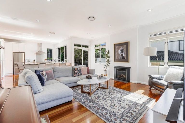 Photo of property in 30 Hogarth Rise, West Harbour, Auckland, 0618