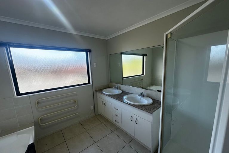 Photo of property in 14 Shankill Place, East Tamaki, Auckland, 2013