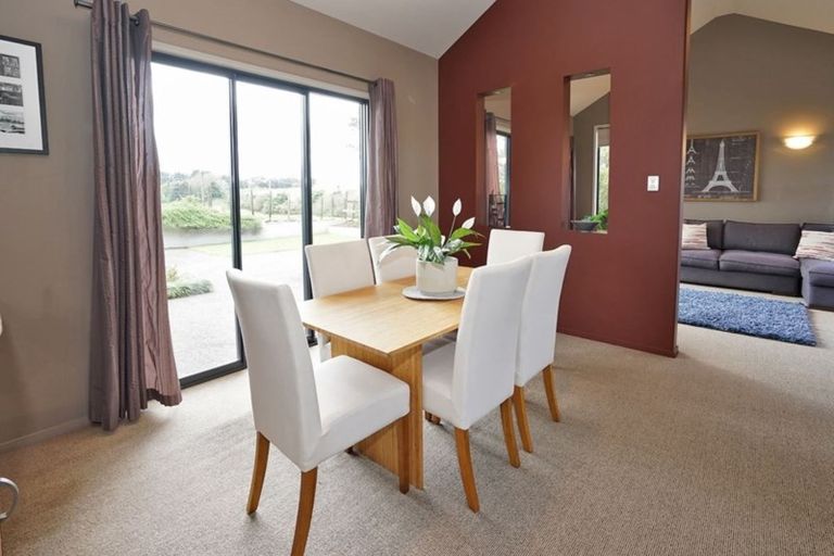 Photo of property in 14 Southworth Place, Grandview Heights, Hamilton, 3200