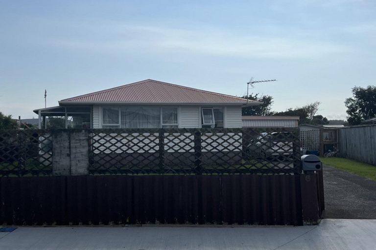 Photo of property in 6 Pamu Place, Waitara, 4320