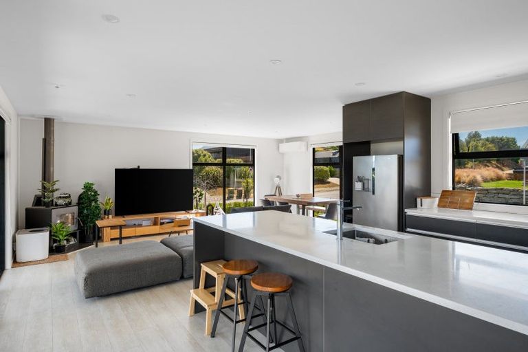 Photo of property in 2 The Heights Avenue, Wanaka, 9305