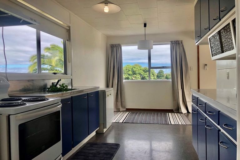 Photo of property in 4a Lavery Place, Sunnynook, Auckland, 0632