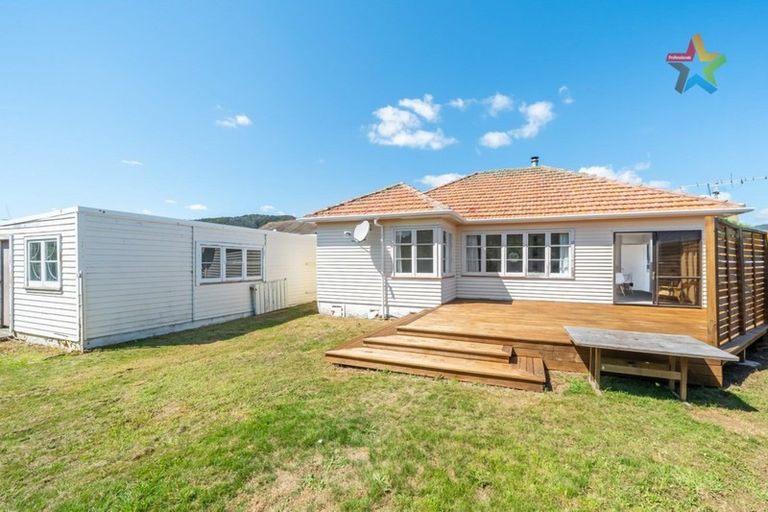Photo of property in 4 Deans Grove, Taita, Lower Hutt, 5011