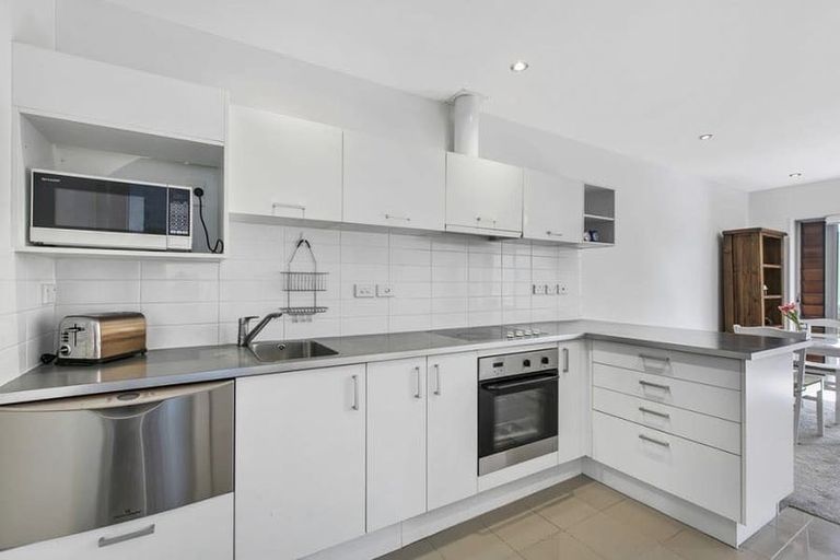 Photo of property in 4b/71 Spencer Road, Oteha, Auckland, 0632