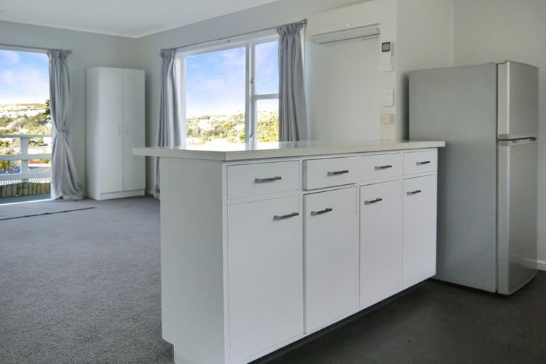 Photo of property in 34 Stewart Drive, Newlands, Wellington, 6037