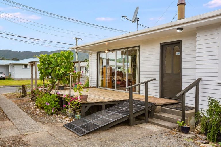 Photo of property in 31 Karamu Crescent, Wainuiomata, Lower Hutt, 5014