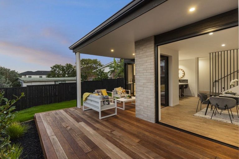 Photo of property in 1 The Crest, Sunnyhills, 2010