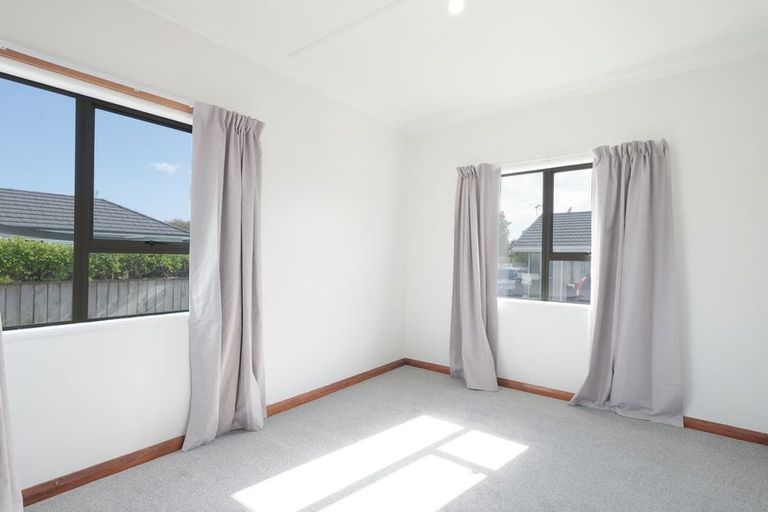Photo of property in 125 Brooklands Road, Brooklands, New Plymouth, 4310