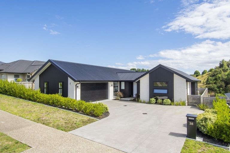 Photo of property in 38 Puhirake Crescent, Pyes Pa, Tauranga, 3112