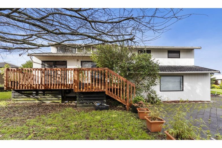 Photo of property in 19 Palmetto Place, Goodwood Heights, Auckland, 2105