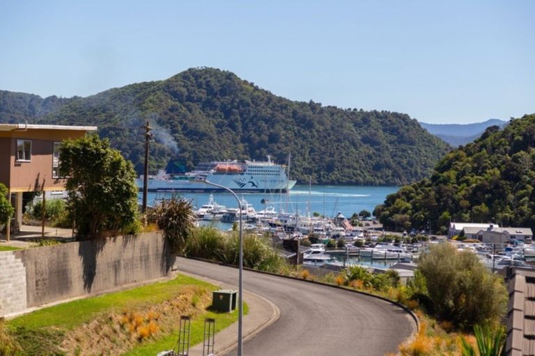 Photo of property in 18a Russell Street, Picton, 7220