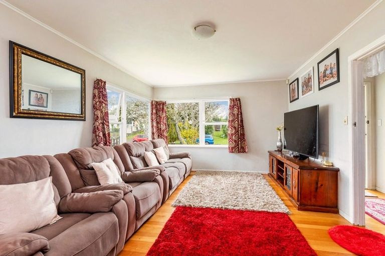 Photo of property in 13 Minton Place, Manurewa, Auckland, 2102