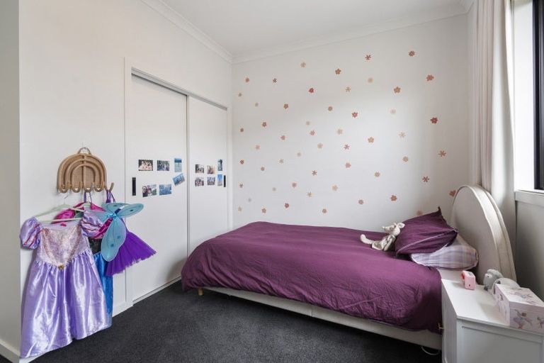 Photo of property in 18 Atlantic Drive, Fitzherbert, Palmerston North, 4410