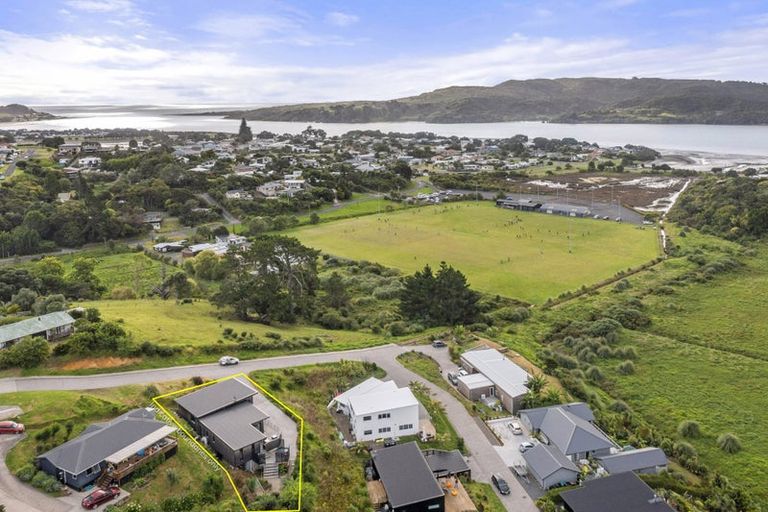 Photo of property in 21 Primrose Street, Raglan, 3225
