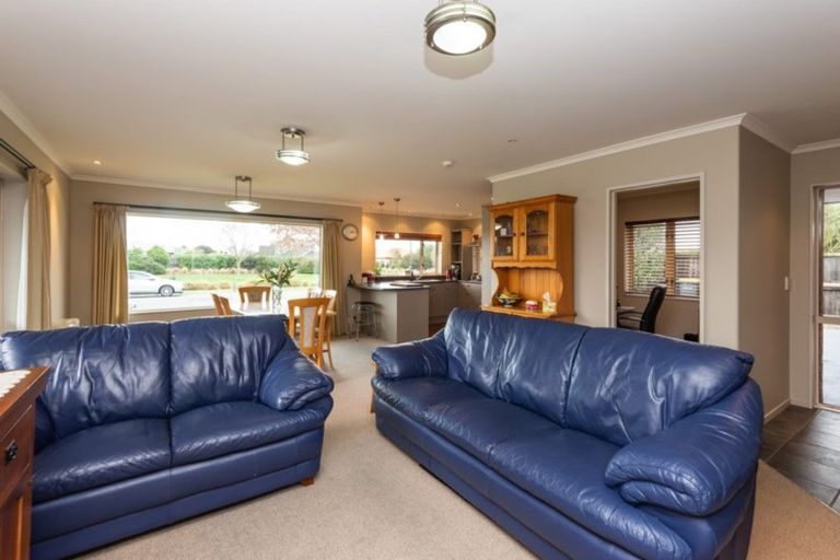 Photo of property in 51 Putake Drive, Parklands, Christchurch, 8083