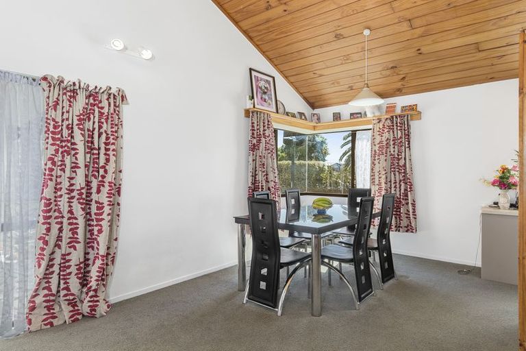 Photo of property in 7b Lyn Grove, Papamoa Beach, Papamoa, 3118