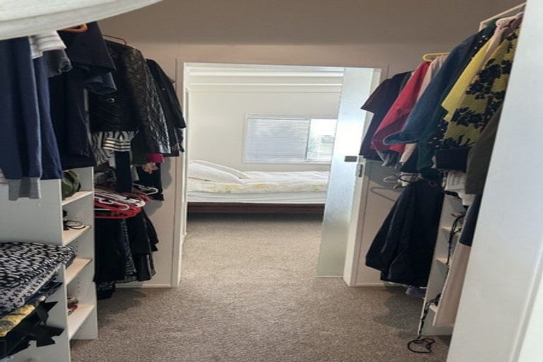 Photo of property in 8a Taumata Road, Castor Bay, Auckland, 0620