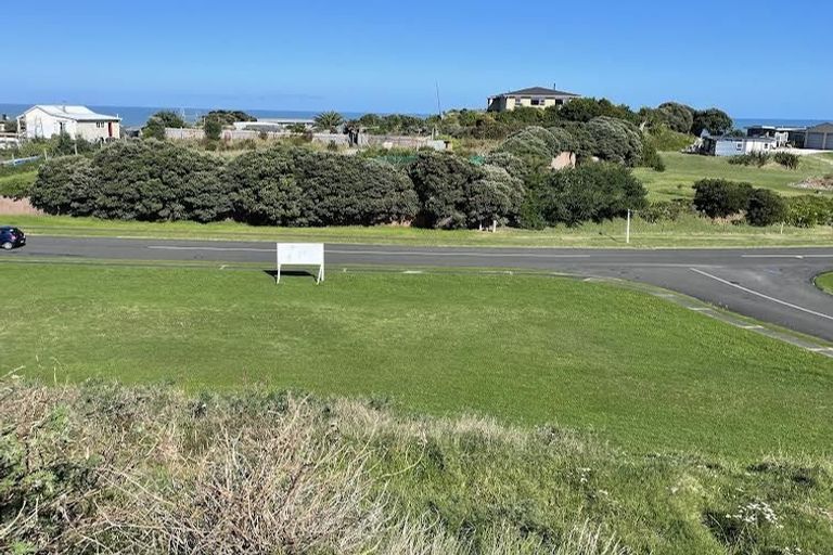 Photo of property in 16 Longbeach Drive, Castlecliff, Whanganui, 4501