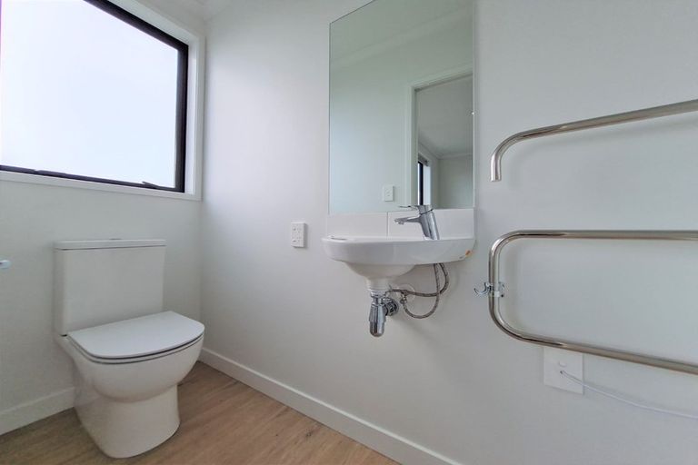 Photo of property in 8/5 Peachgrove Road, Te Atatu Peninsula, Auckland, 0610