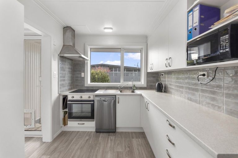 Photo of property in 9 Winston Place, Kew, Dunedin, 9012