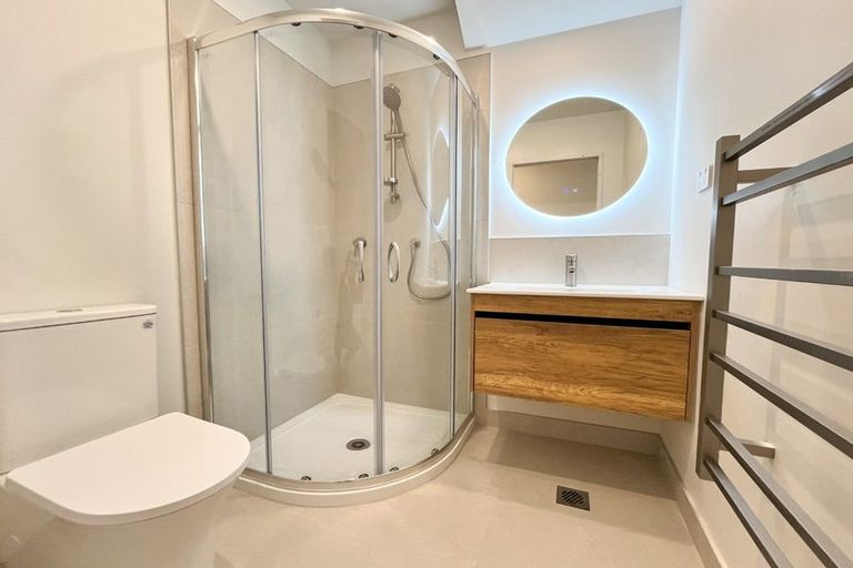 Photo of property in 12/9 Aeroview Drive, Beach Haven, Auckland, 0626