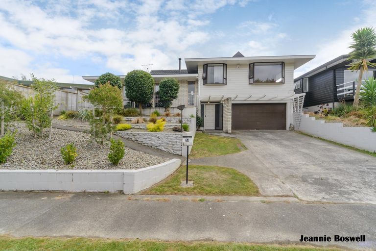 Photo of property in 14 Wikiriwhi Crescent, Awapuni, Palmerston North, 4412