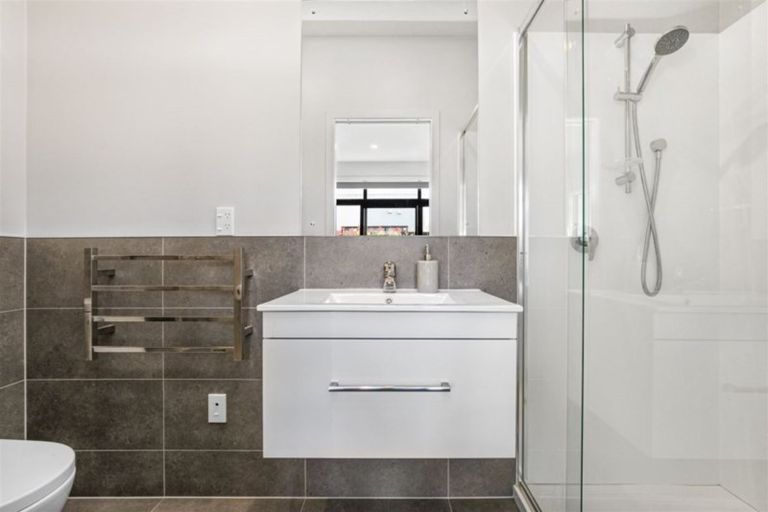 Photo of property in 6 Gallantry Crescent, Papakura, 2110