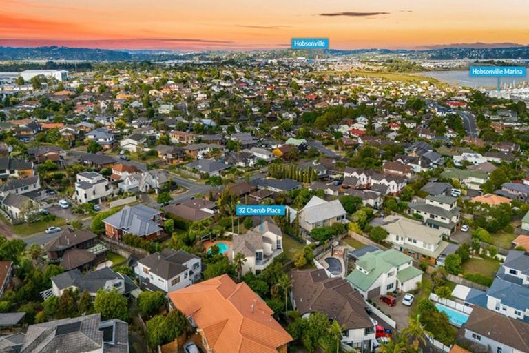 Photo of property in 32 Cherub Place, West Harbour, Auckland, 0618