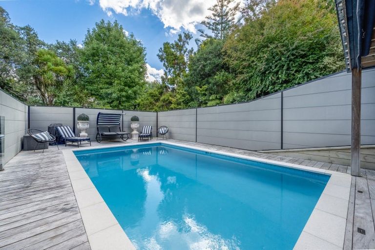 Photo of property in 7 Hartles Place, Mellons Bay, Auckland, 2014