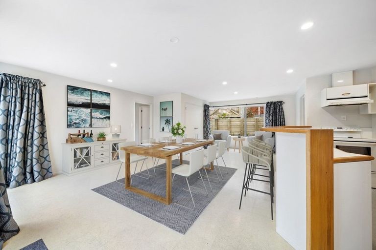 Photo of property in 83 Cedar Drive, Kelvin Heights, Queenstown, 9300