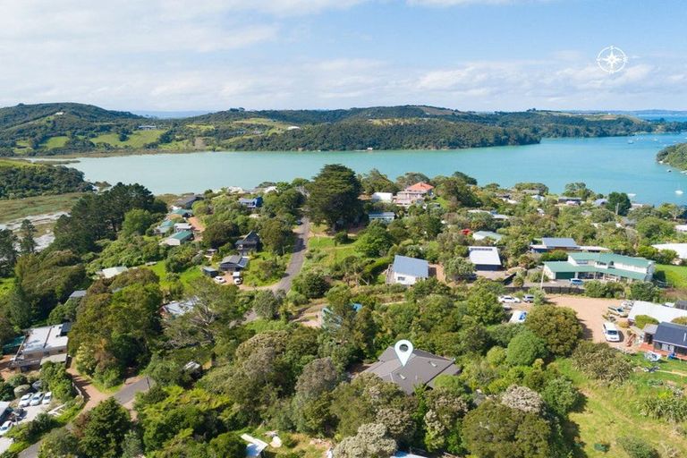 Photo of property in 40 Calais Terrace, Ostend, Waiheke Island, 1081