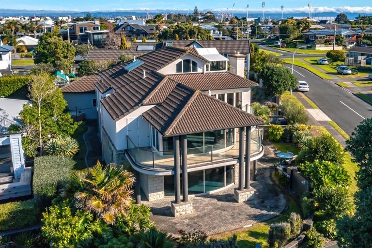 Photo of property in 2 Gordon Road, Mount Maunganui, 3116