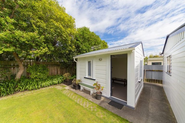 Photo of property in 12 Marne Street, Hokowhitu, Palmerston North, 4410