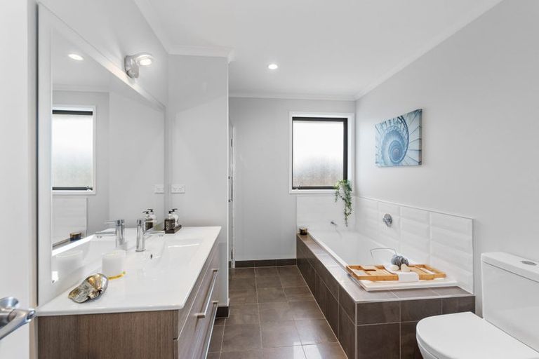 Photo of property in 9 Maple Lane, Huapai, Kumeu, 0810