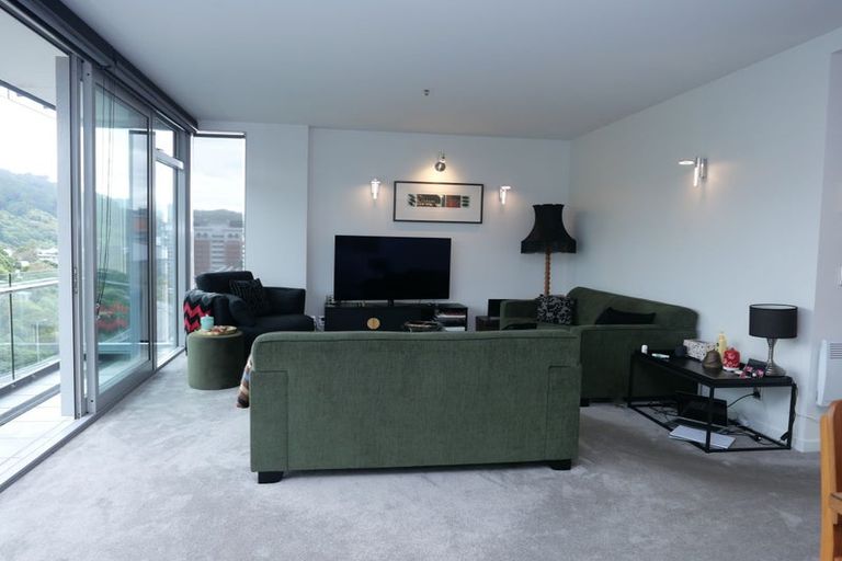 Photo of property in Montreaux Apartments, 9g/164 The Terrace, Wellington Central, Wellington, 6011