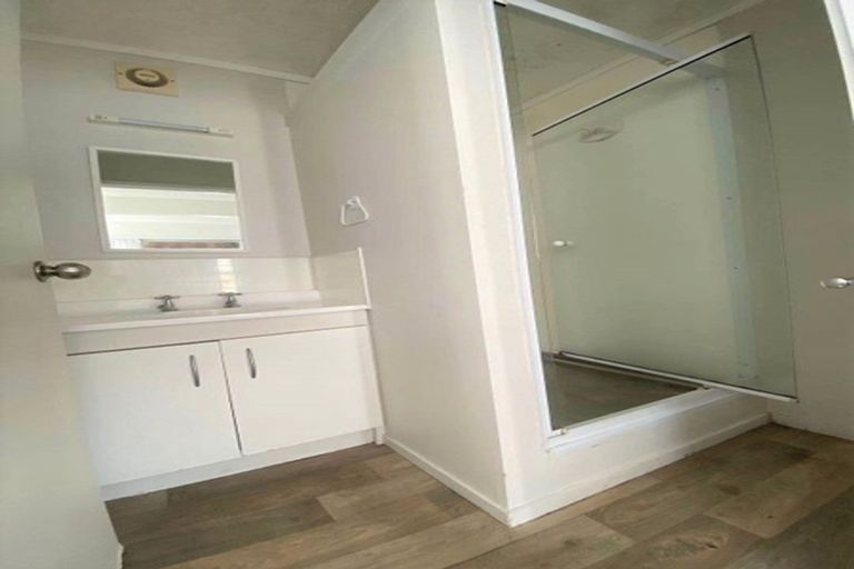 Photo of property in 13 Laser Place, Bayview, Auckland, 0629