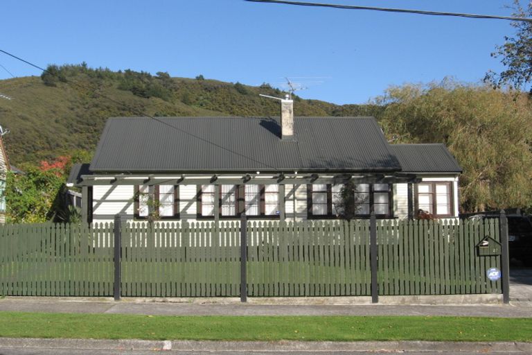 Photo of property in 27 Feist Street, Naenae, Lower Hutt, 5011