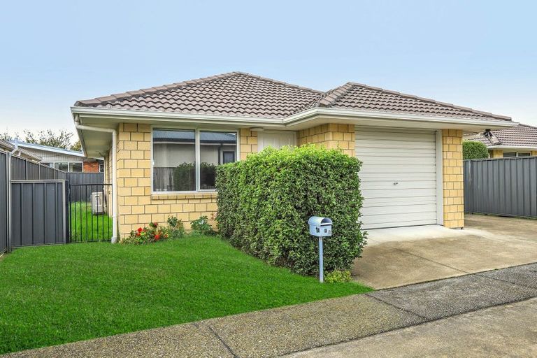 Photo of property in 17c Meeanee Road, Taradale, Napier, 4112