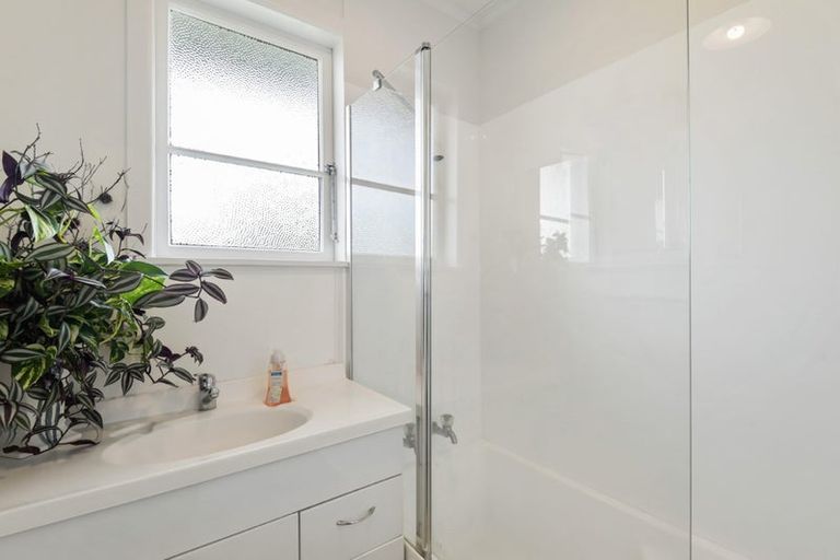 Photo of property in 1/160 Forrest Hill Road, Forrest Hill, Auckland, 0620